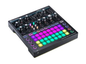 novation circuitmonostation 02