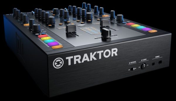 img ce gallery traktor kontrol z2 overview 01 image gallery 02 1e526c0065bfc44497526ab47bd16969 d