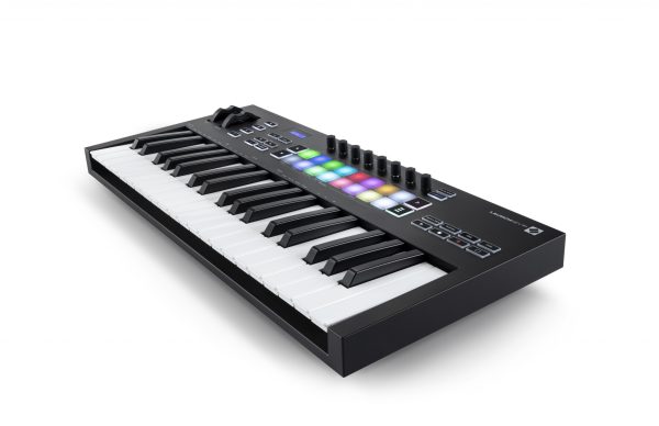 LaunchKey37 3quart right HR