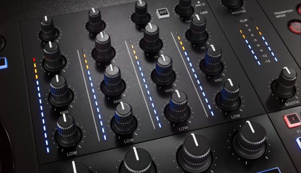 img ce gallery traktor kontorl s3 overview page 04 gallery 03 mixer 2 51c4ef7f49bc13ad0998524e040accab d@2x