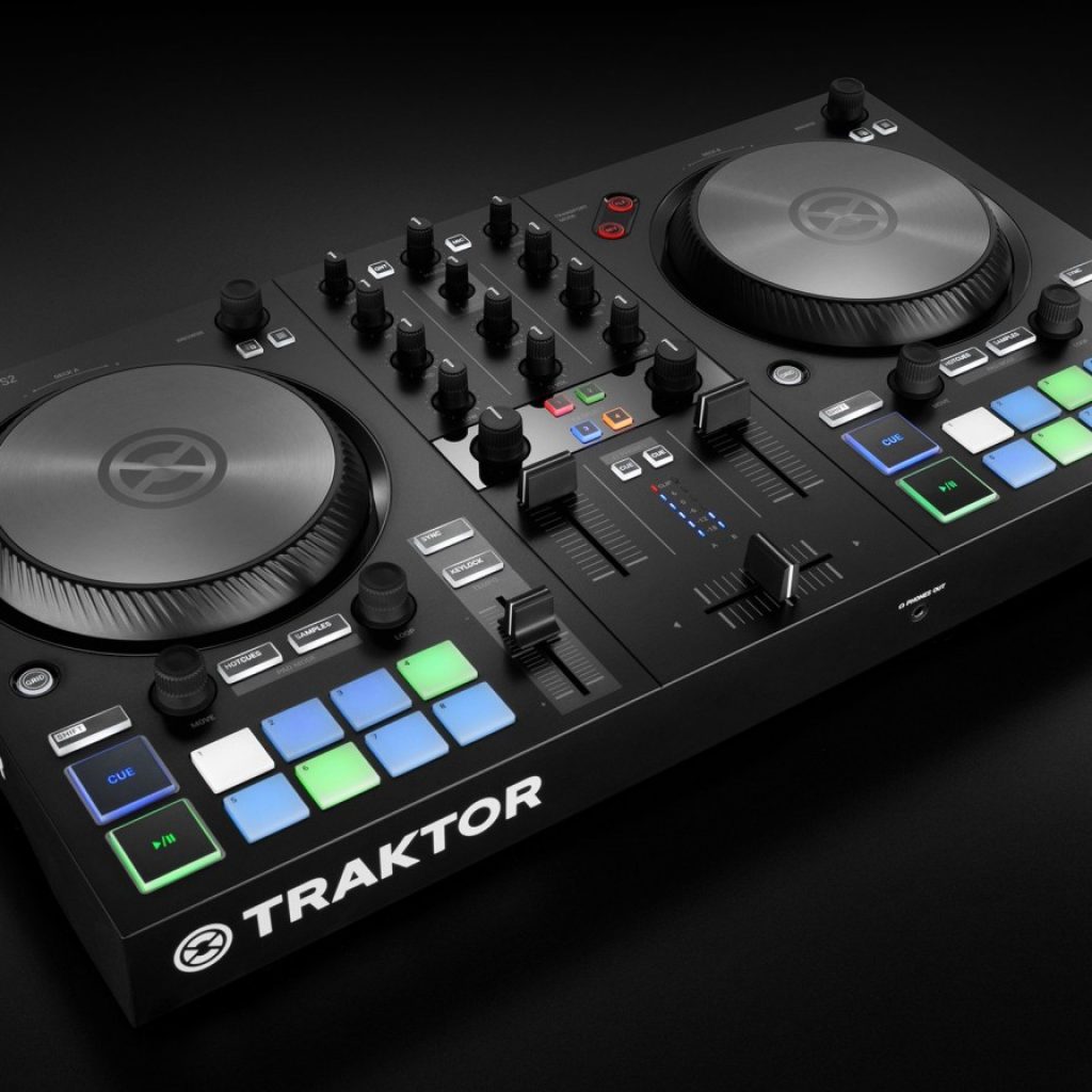img ce gallery traktor kontrol s2 mk3 overview 04 image gallery 14 5eff78bca3fc7b288e542abf7fe3bf12 d@2x