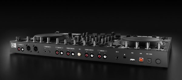 img ce gallery traktor kontrol s4 mk3 overview 04 image gallery 23 2412bf5d4d24f730dba35b44c7948e12 d@2x