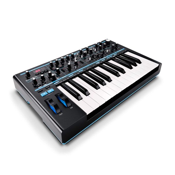 bass station II hero 2400 2400  51659