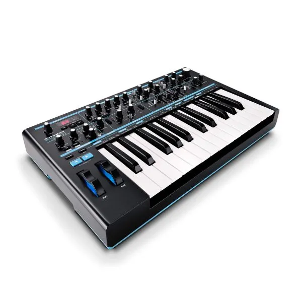bass station II hero 2400 2400  51659