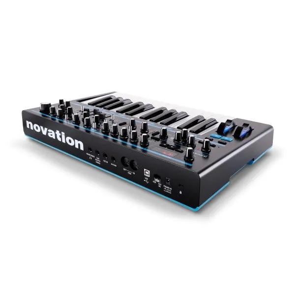 bass station II rear elevated 3quart 2400 2400  55183